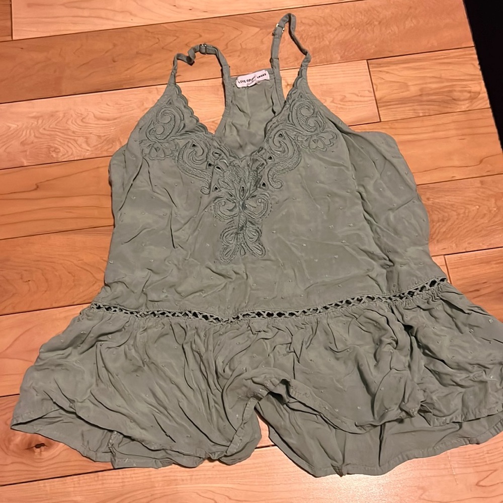 XS Green tank top. Perfect for under a cardigan.